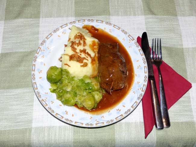 Beef roulade with mashed potatoes